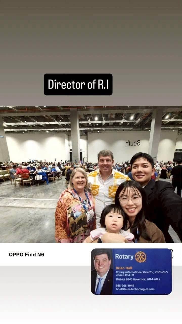 Jiu-ji與 Brian Hall 伉儷於社長當選人午餐會合影。
